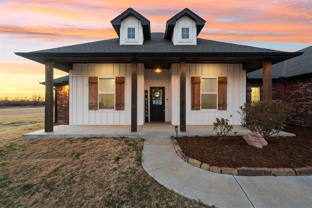 2827 NW Cheyenne Way