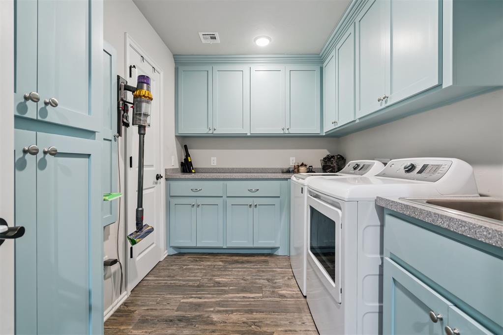 2827 NW Cheyenne Way