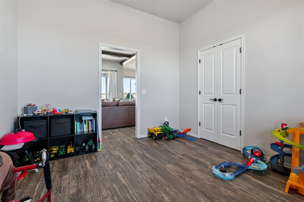 2827 NW Cheyenne Way