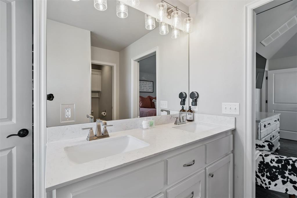 2827 NW Cheyenne Way