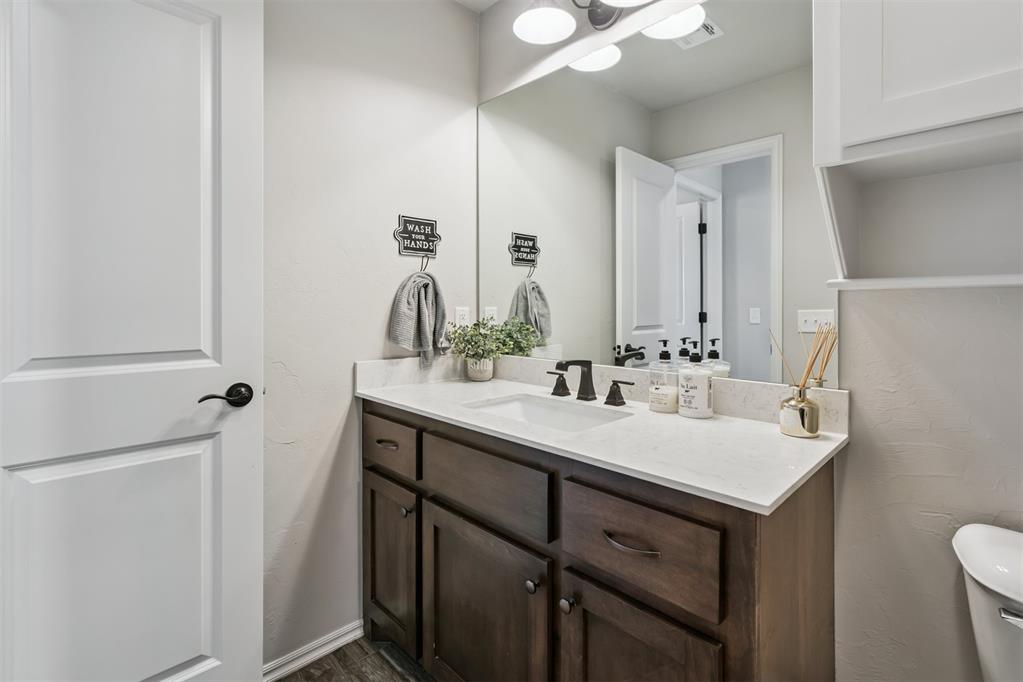 2827 NW Cheyenne Way