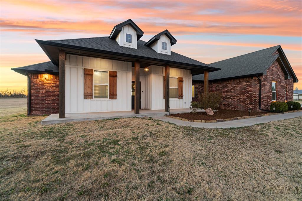 2827 NW Cheyenne Way