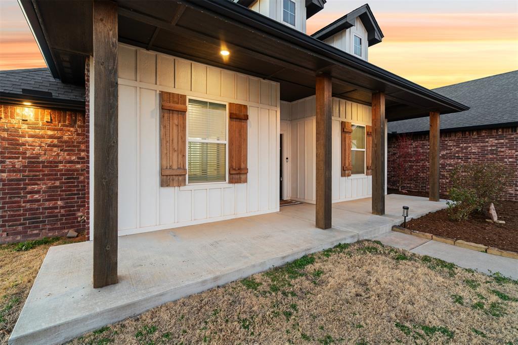 2827 NW Cheyenne Way