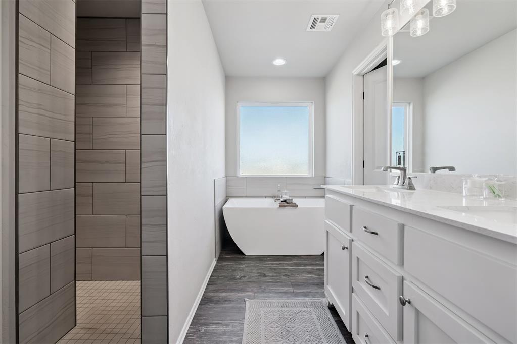 2827 NW Cheyenne Way