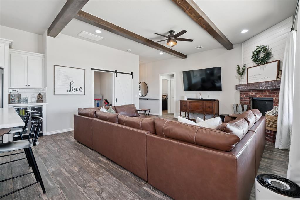 2827 NW Cheyenne Way