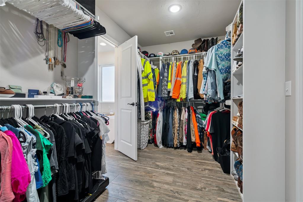 2827 NW Cheyenne Way