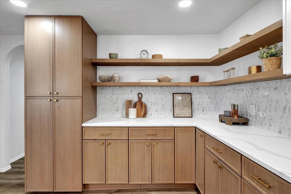 636 E Lea Terrace