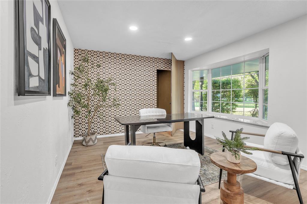 636 E Lea Terrace
