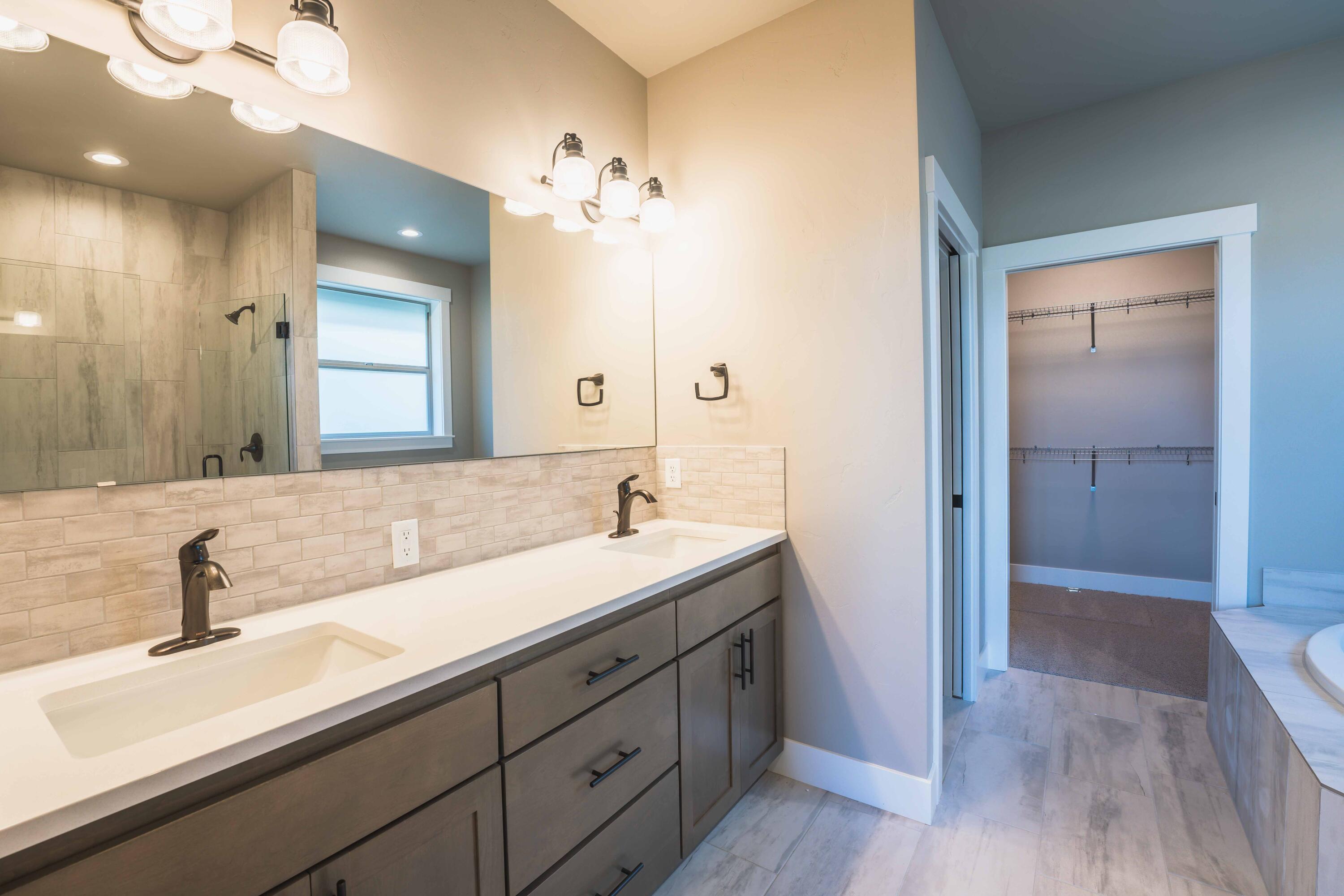 2537 LOT 20 NW Redwood Circle