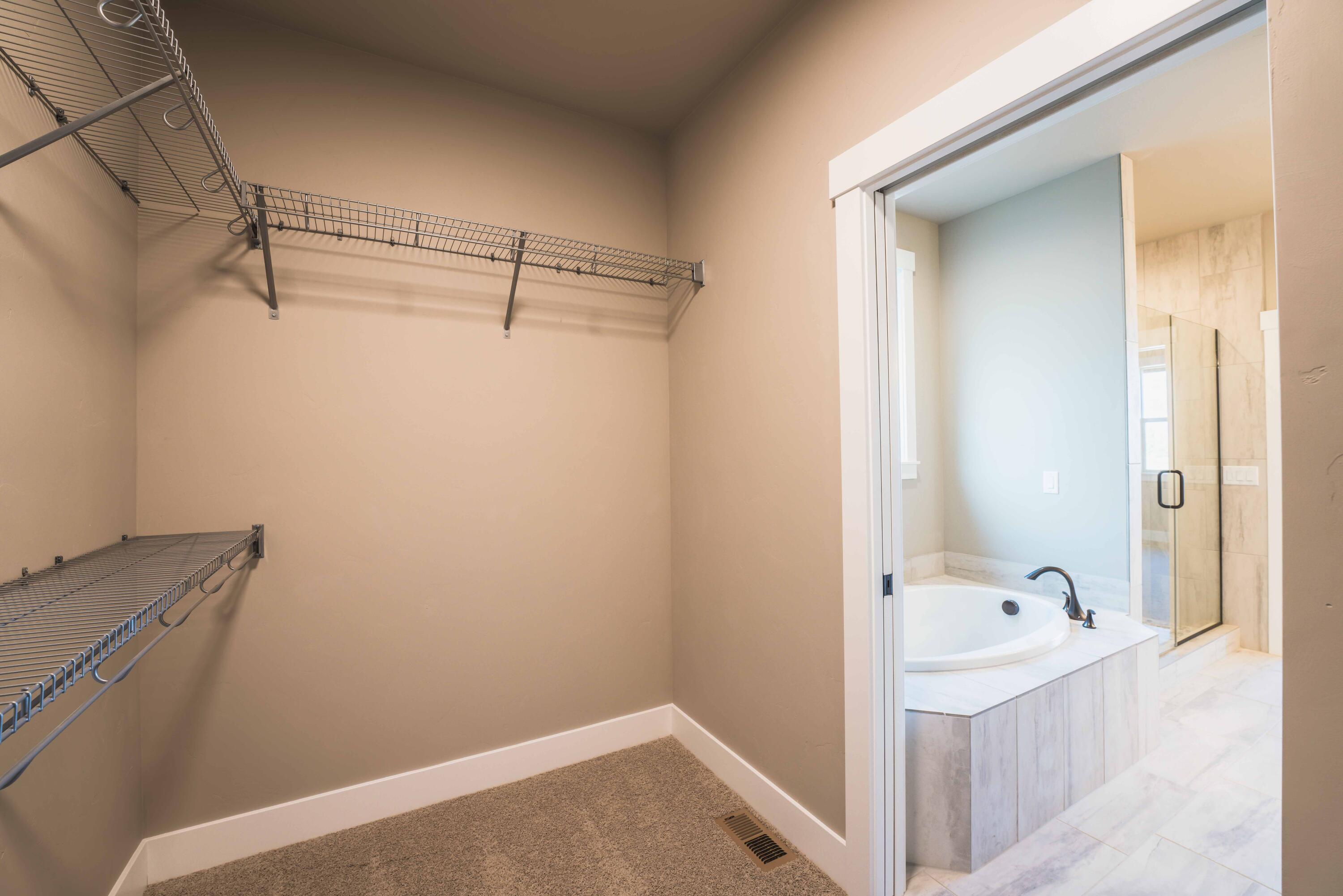 2537 LOT 20 NW Redwood Circle