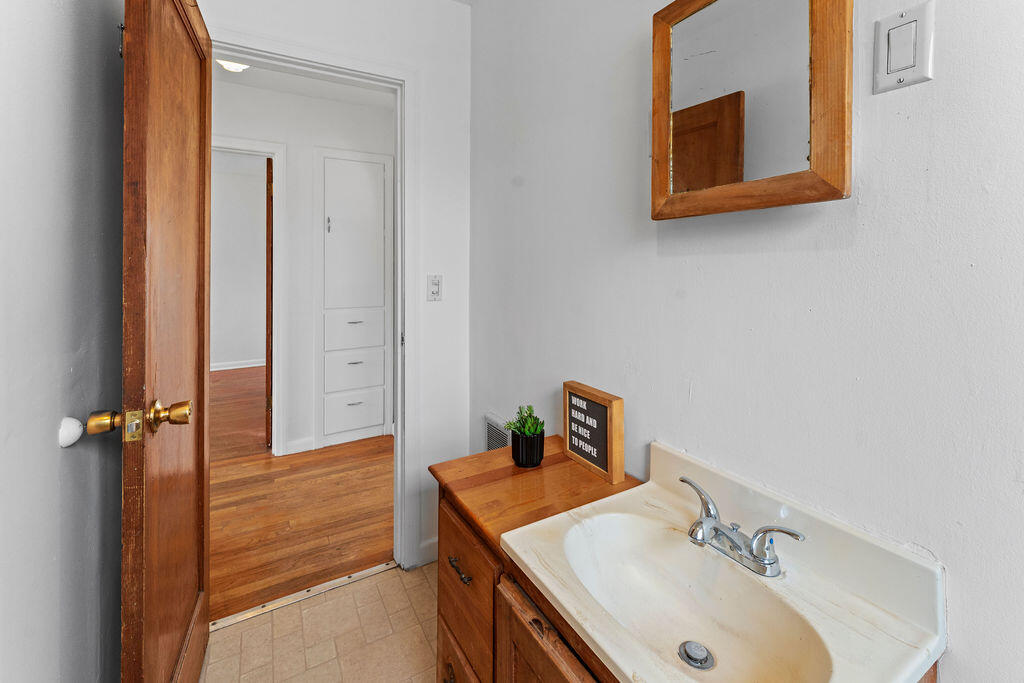 795 SE 7th Street