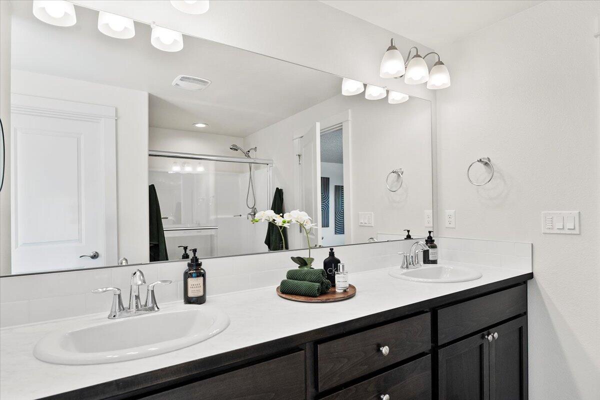 1592 NW Varnish Place