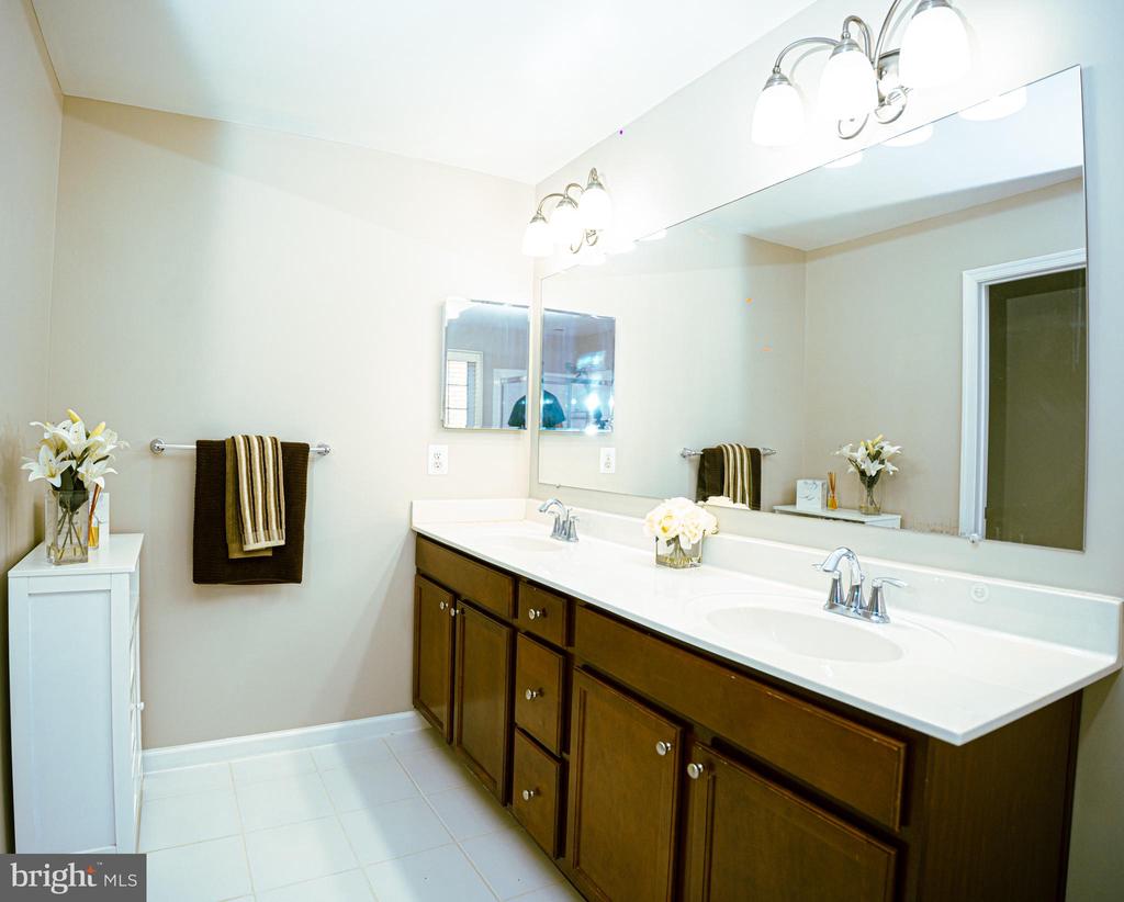 8507 CROOKED TREE LANE