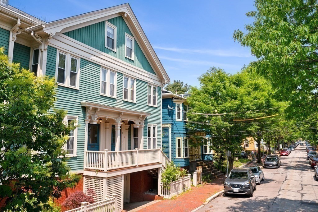 33 Antrim St Unit: A