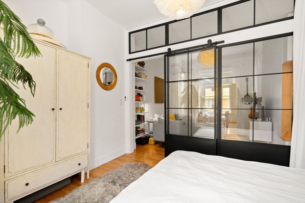 33 Antrim St Unit: A