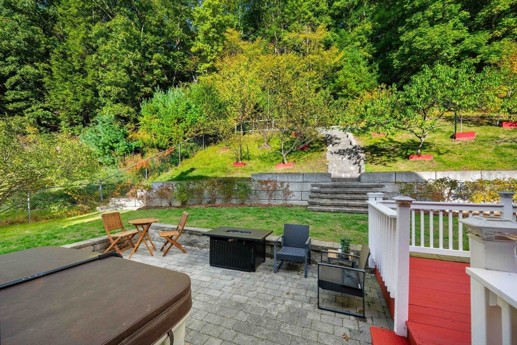11 Tuxbury Lane