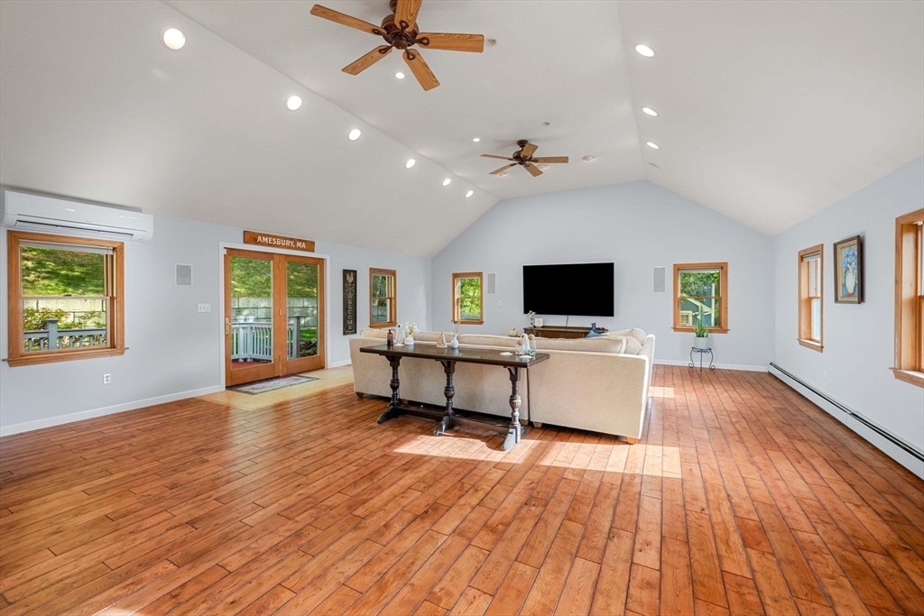 11 Tuxbury Lane