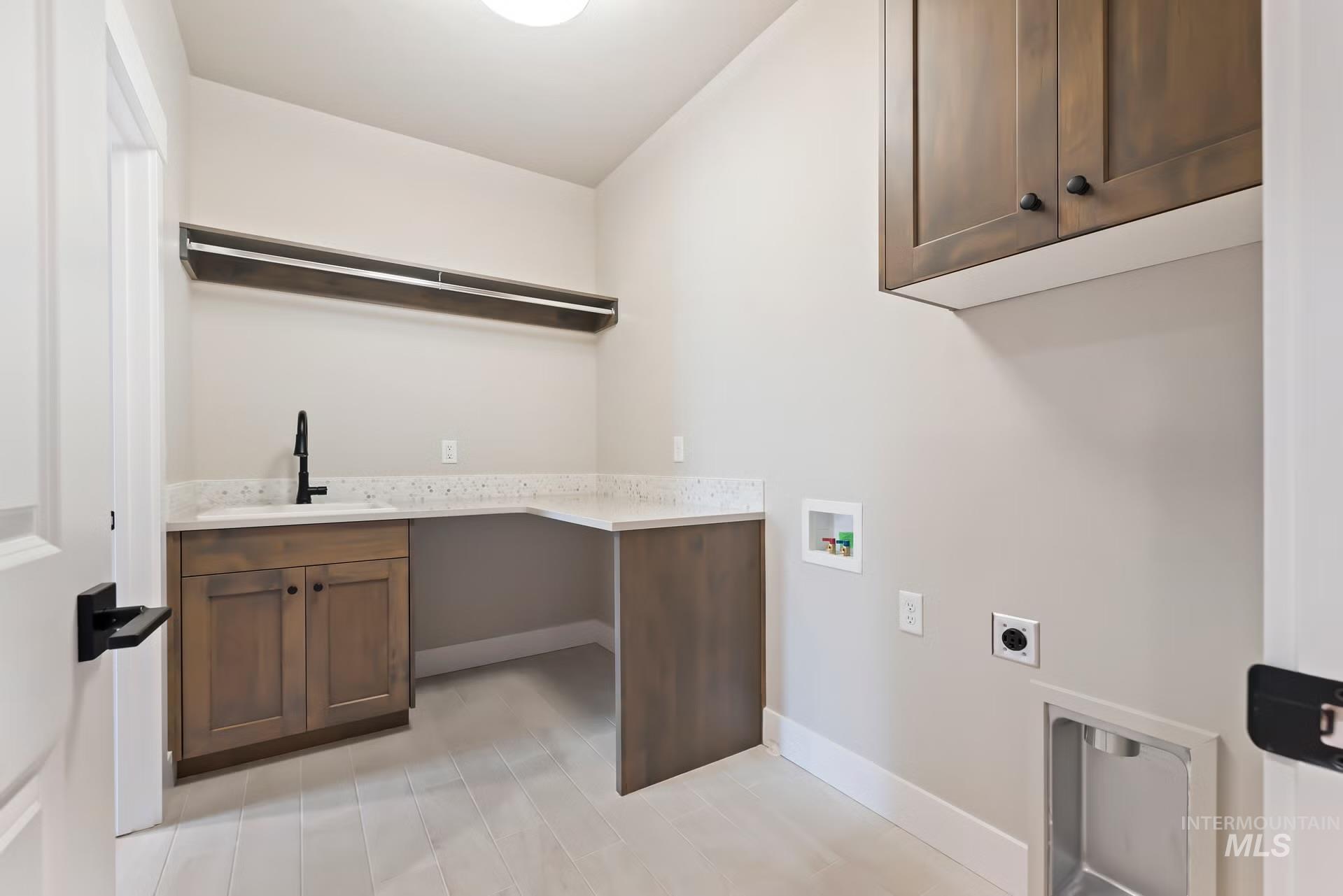 2084 N Hurtsville Ave.