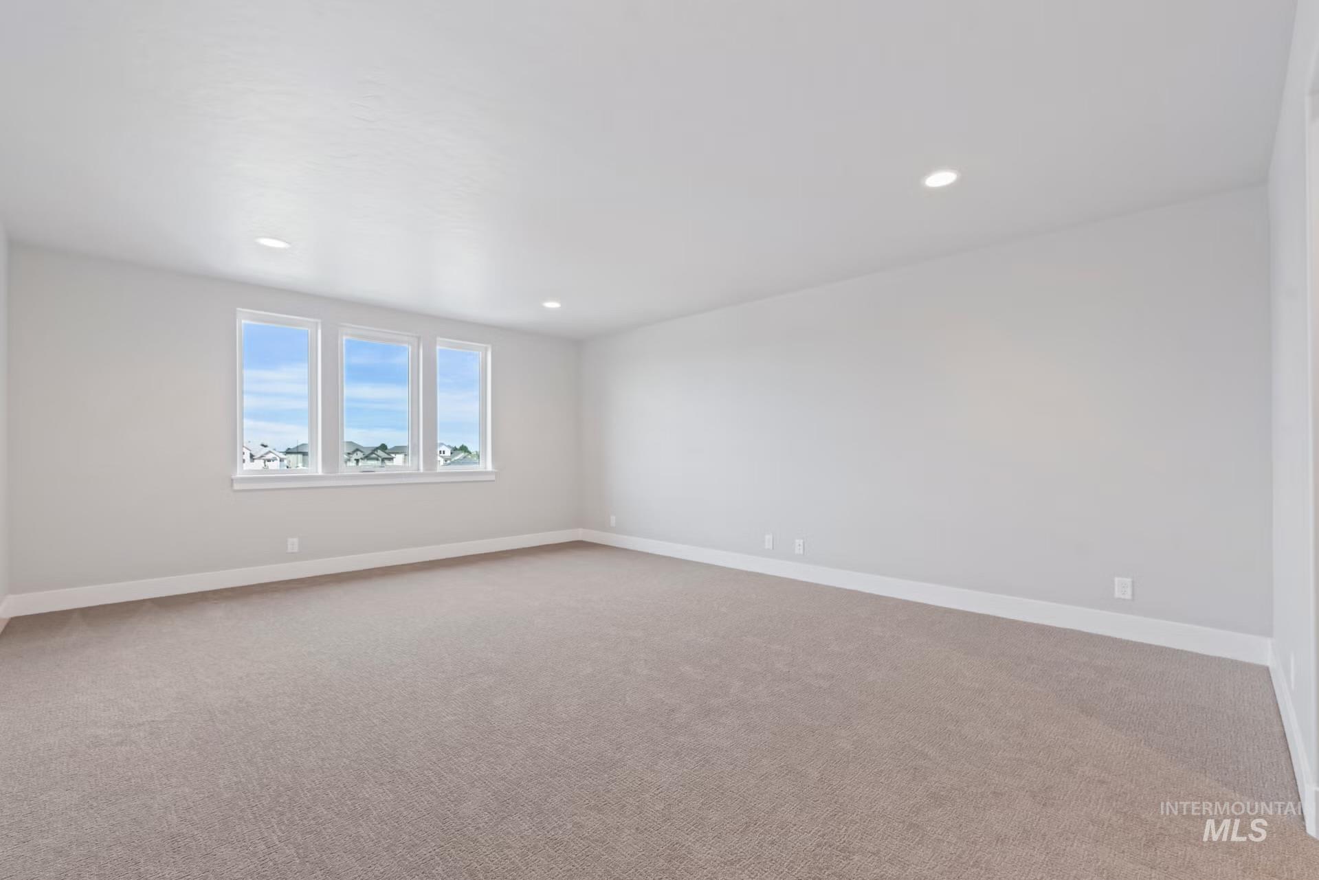 2084 N Hurtsville Ave.