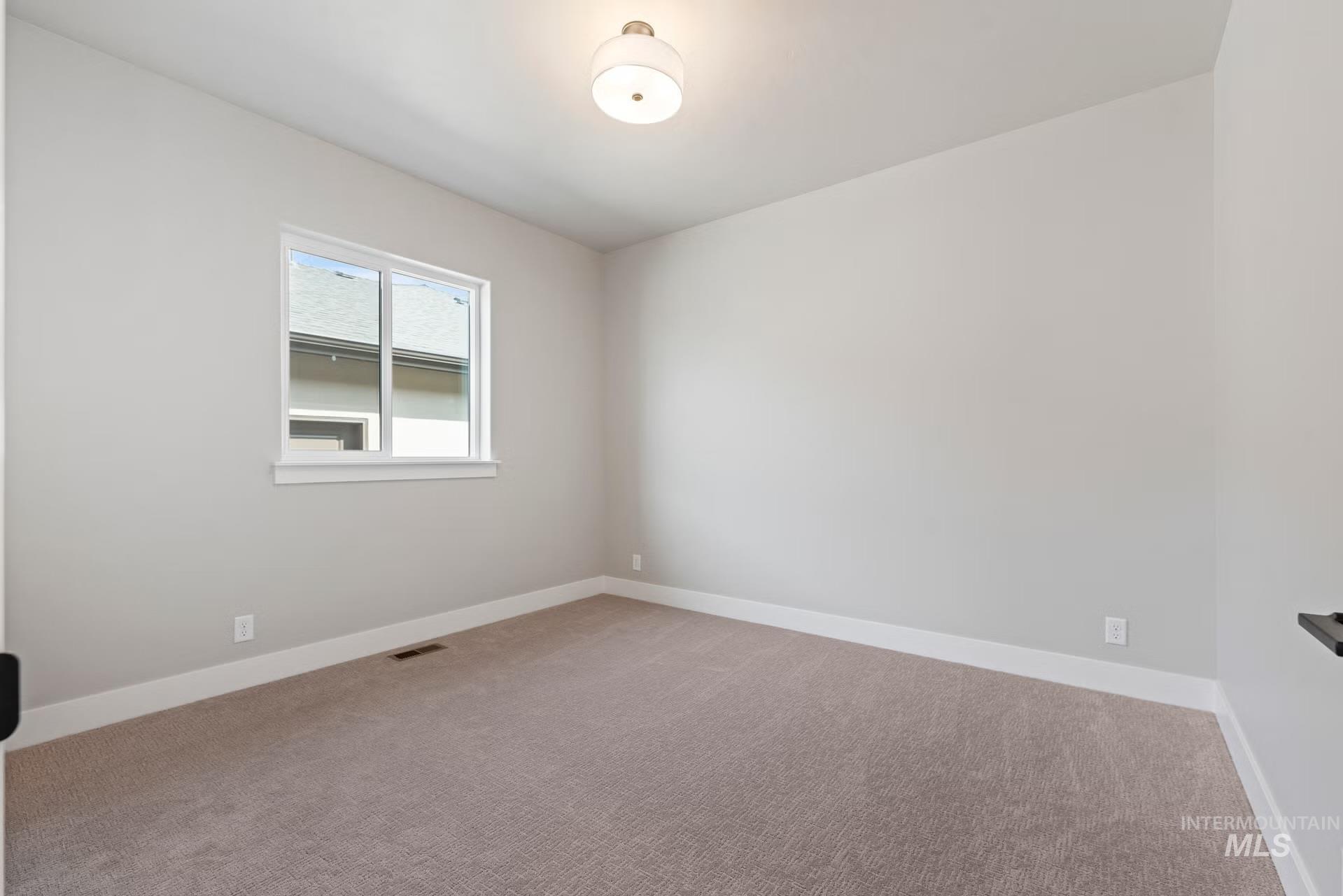 2084 N Hurtsville Ave.