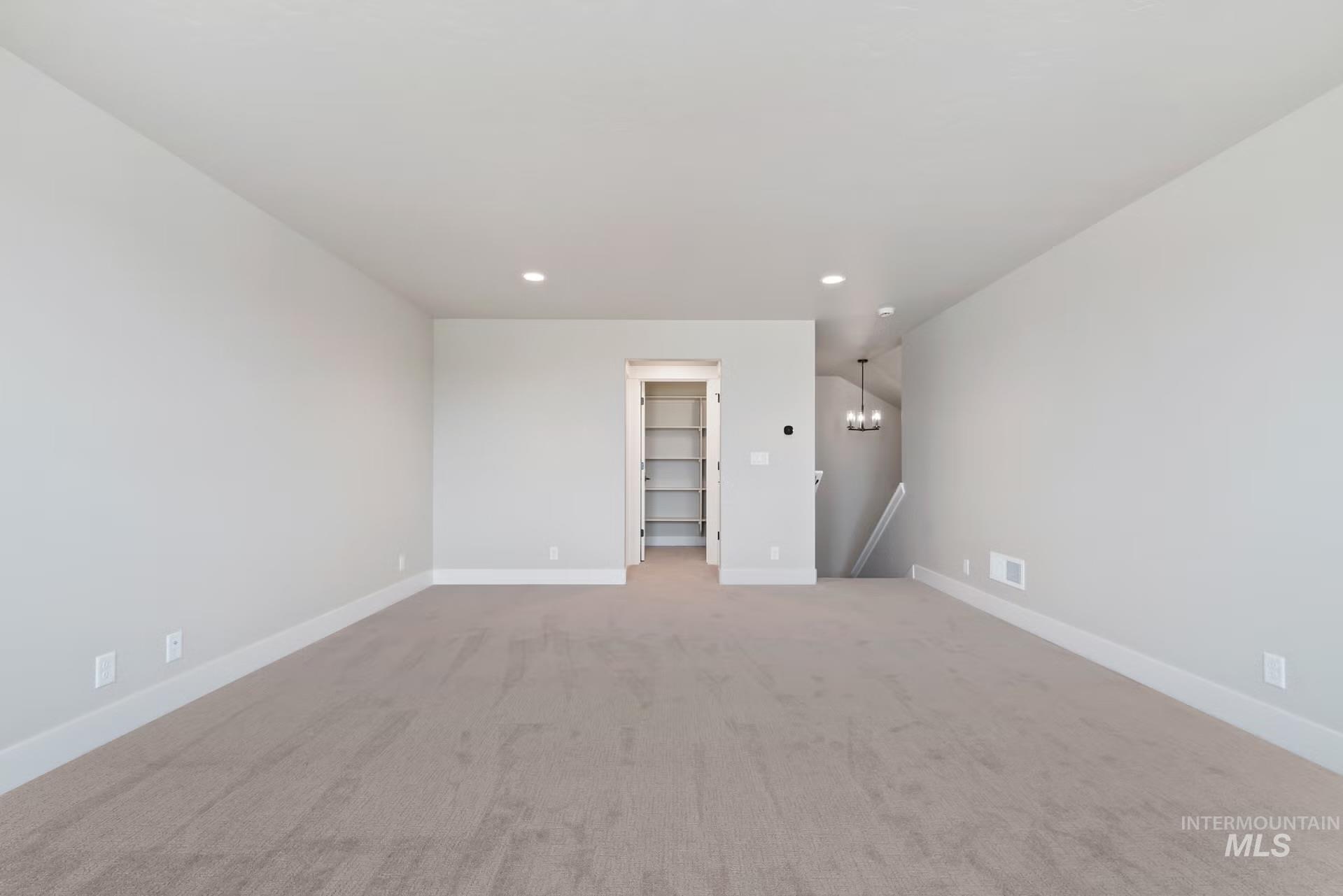 2084 N Hurtsville Ave.