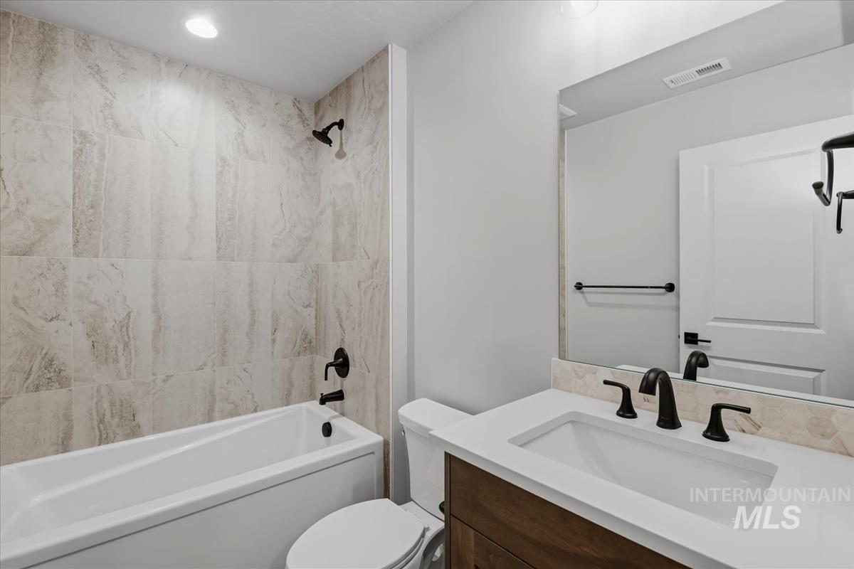 2147 E Blakehurst Ave.