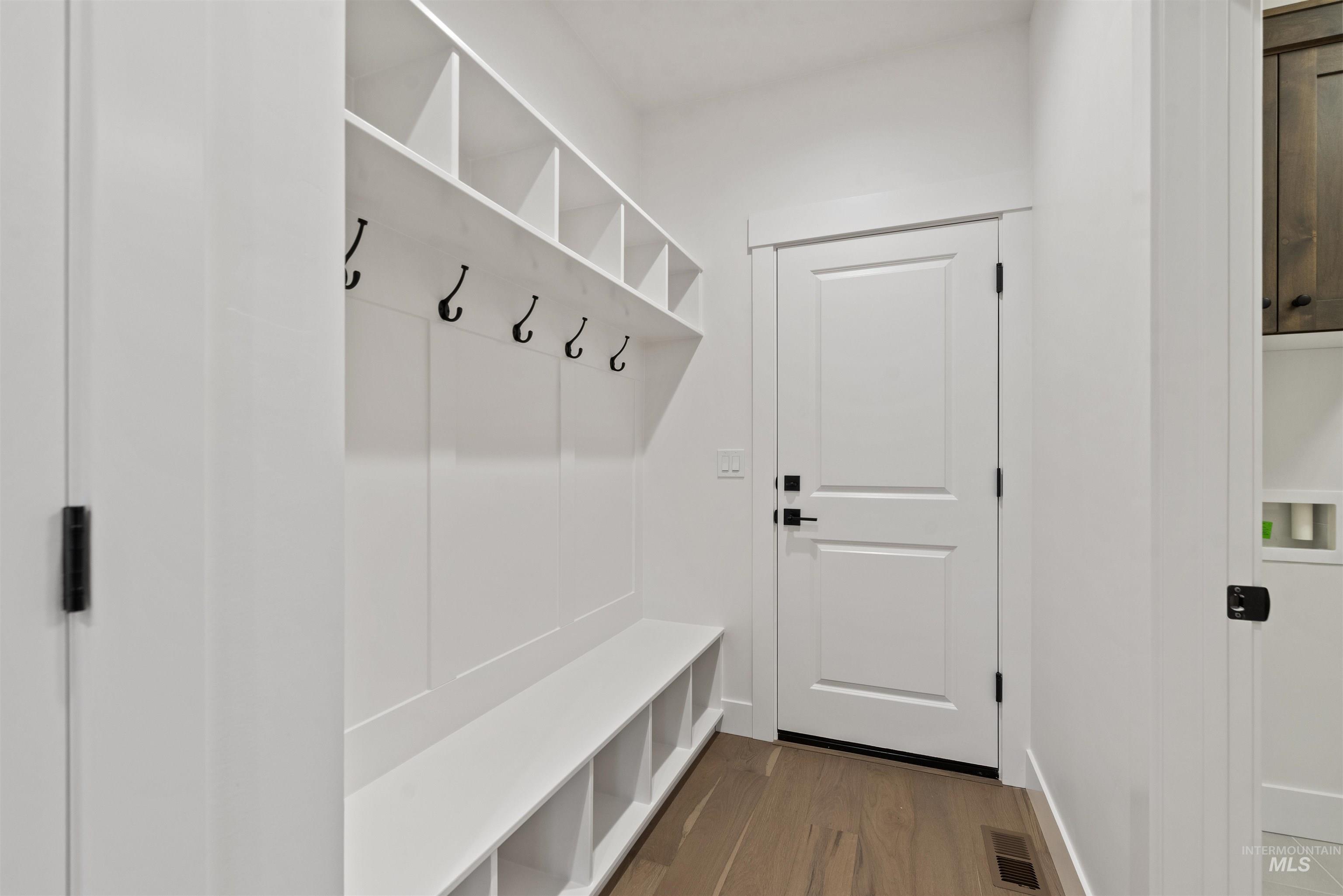 2129 E Blakehurst St