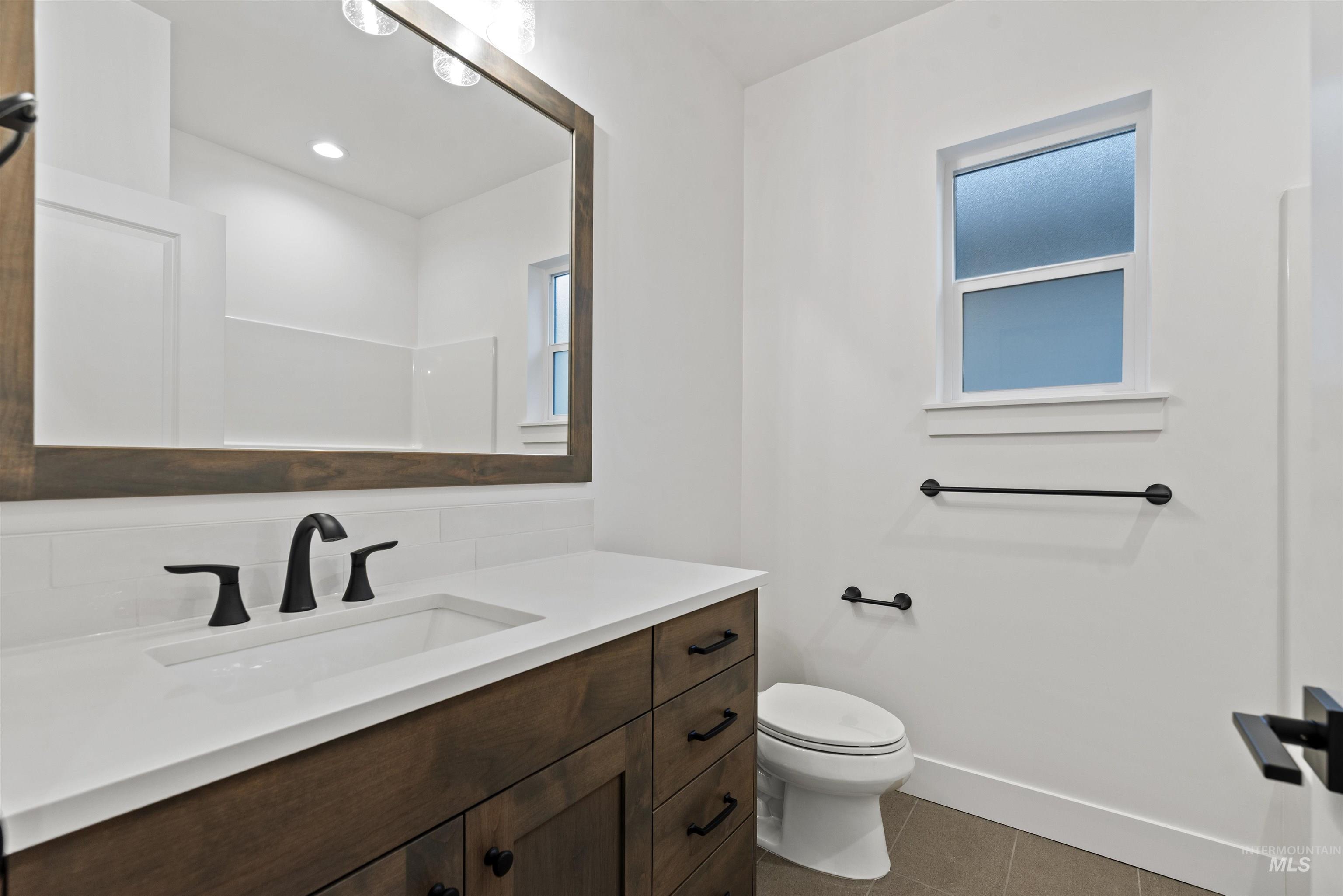 2129 E Blakehurst St