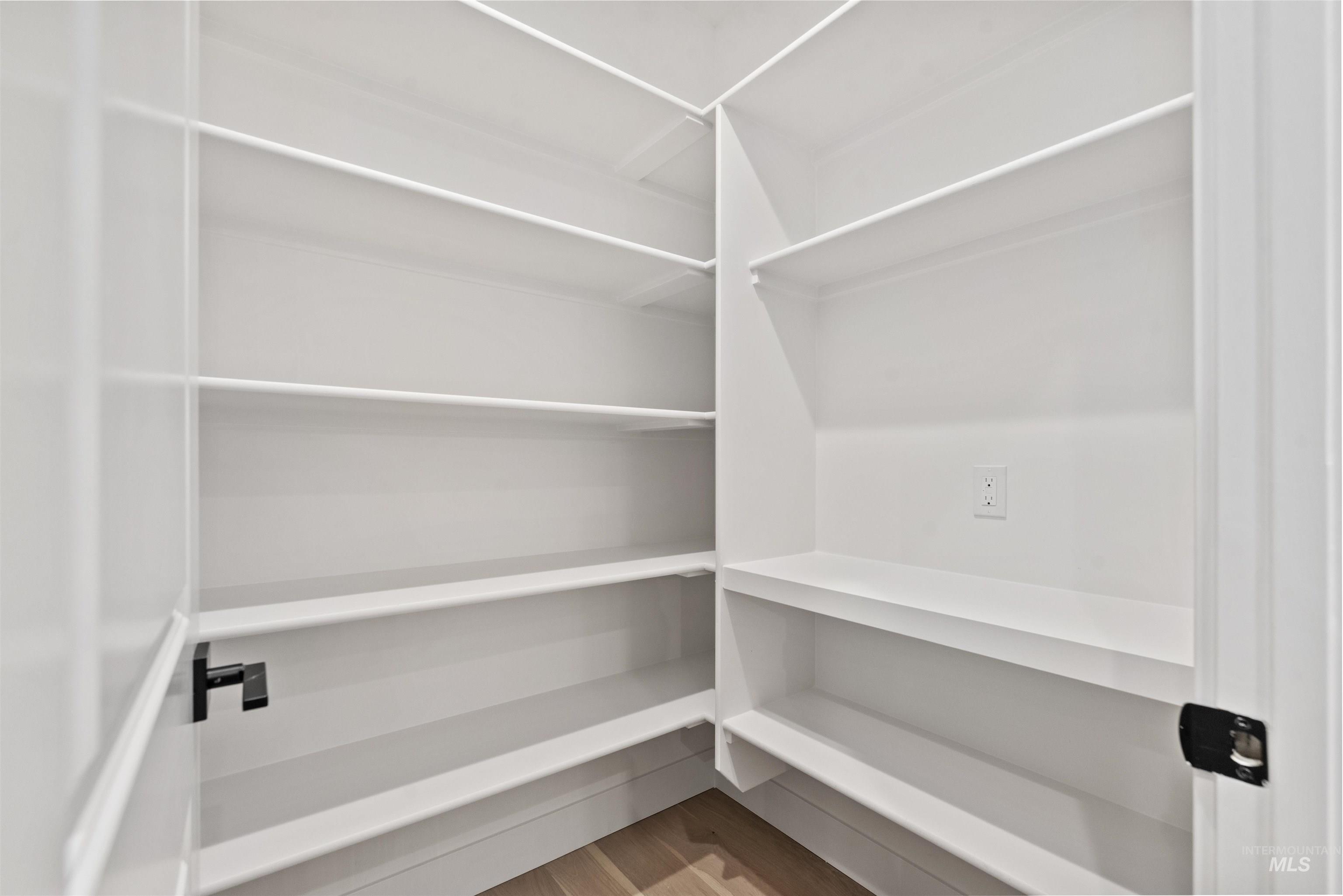 2129 E Blakehurst St