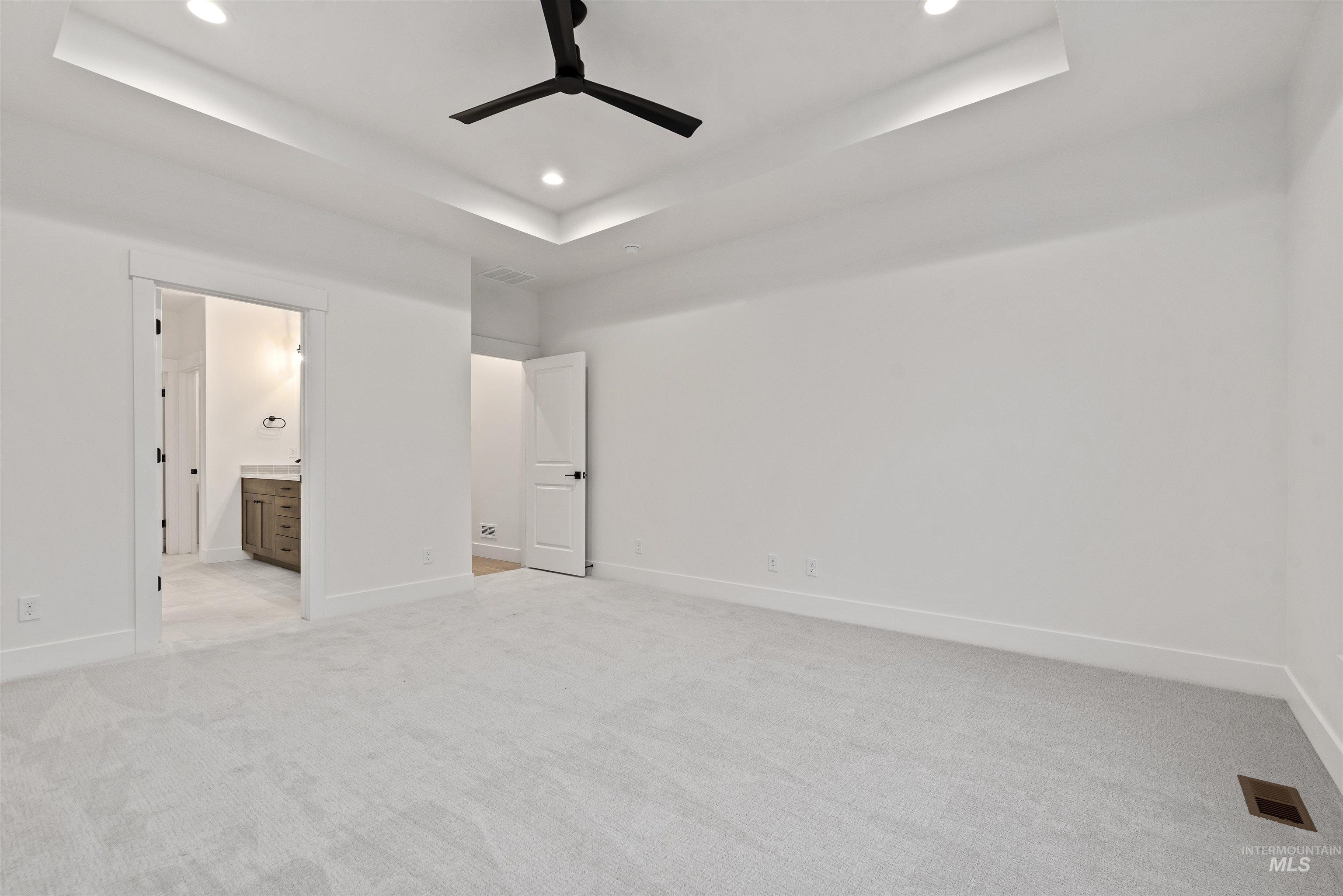 2129 E Blakehurst St