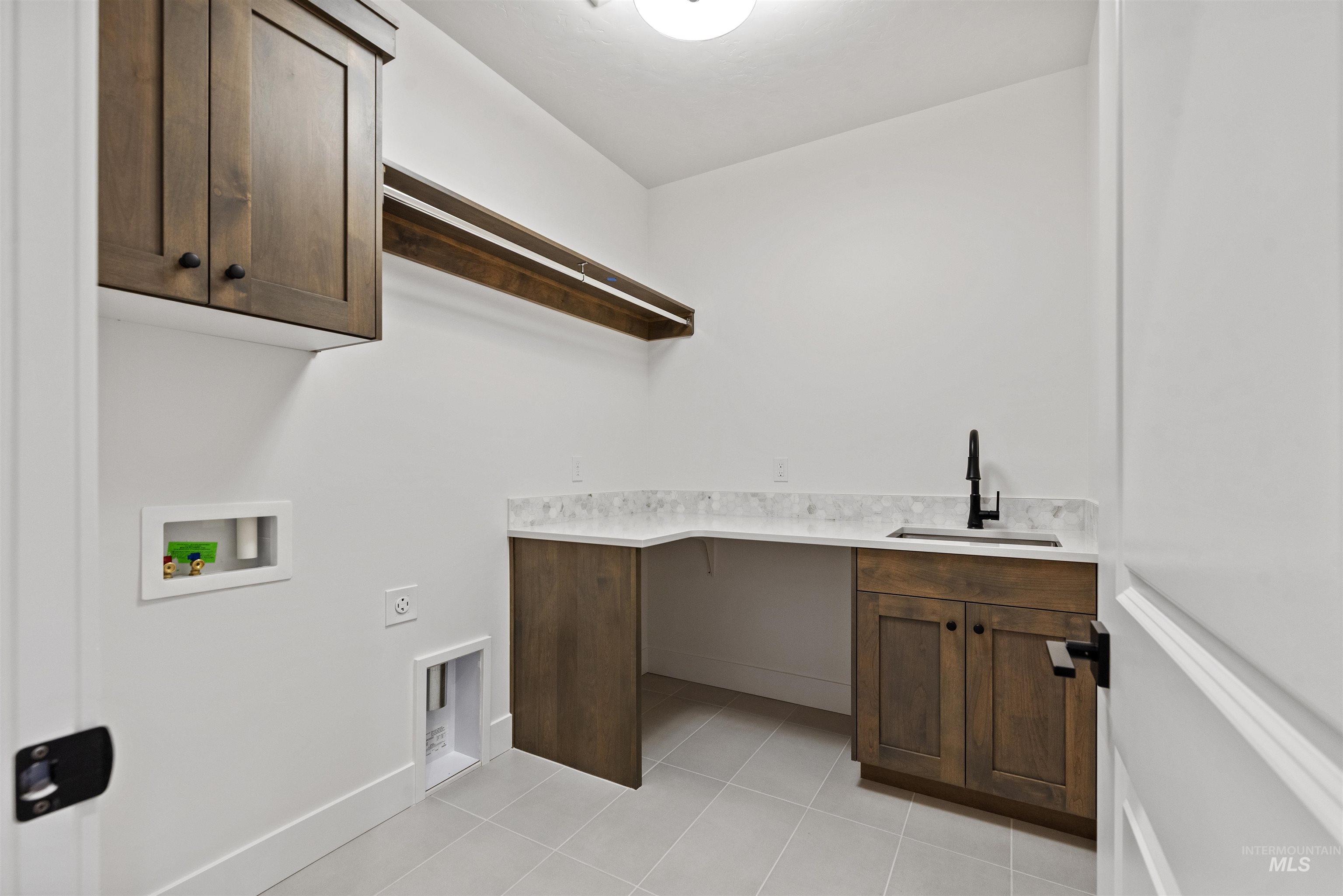 2129 E Blakehurst St