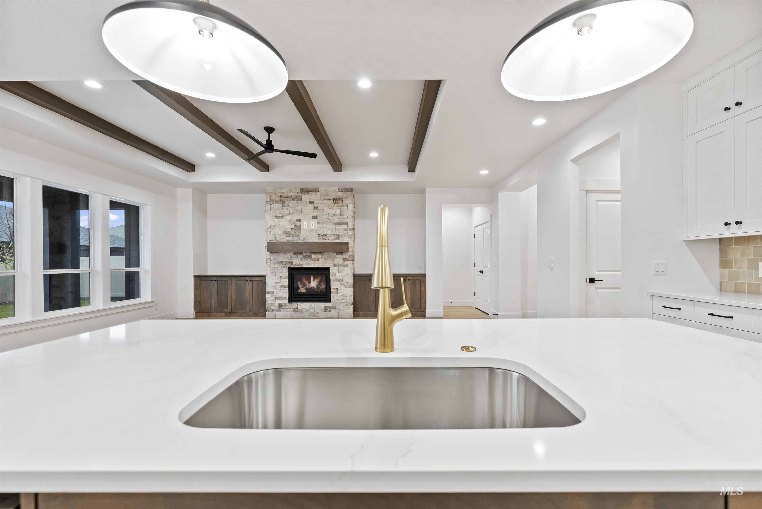 2129 E Blakehurst St