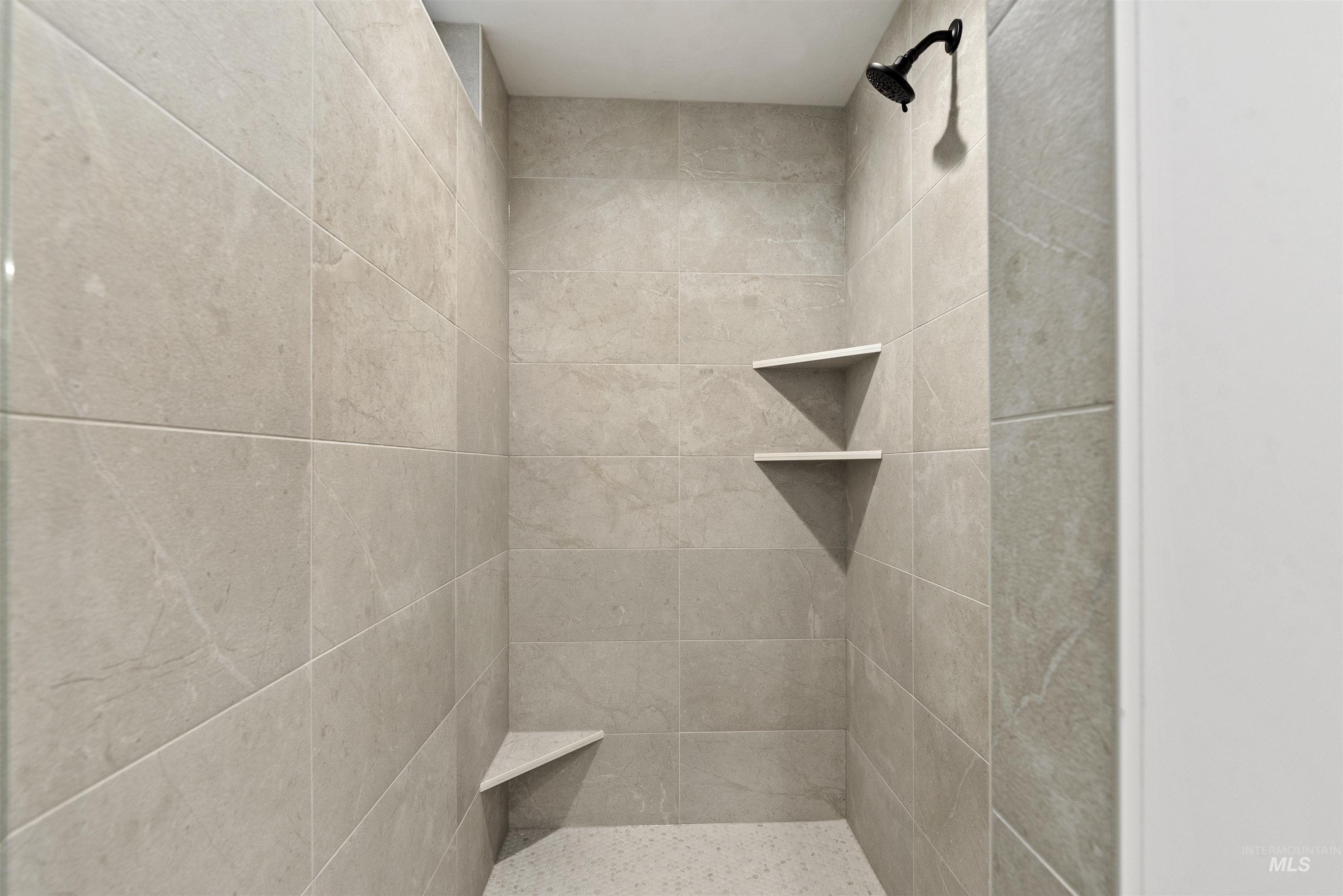 2129 E Blakehurst St