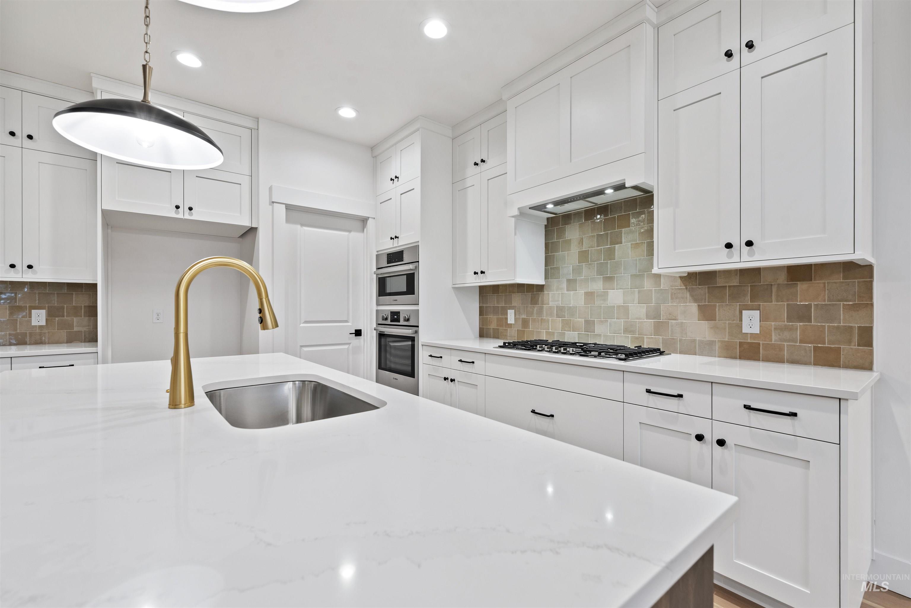 2129 E Blakehurst St