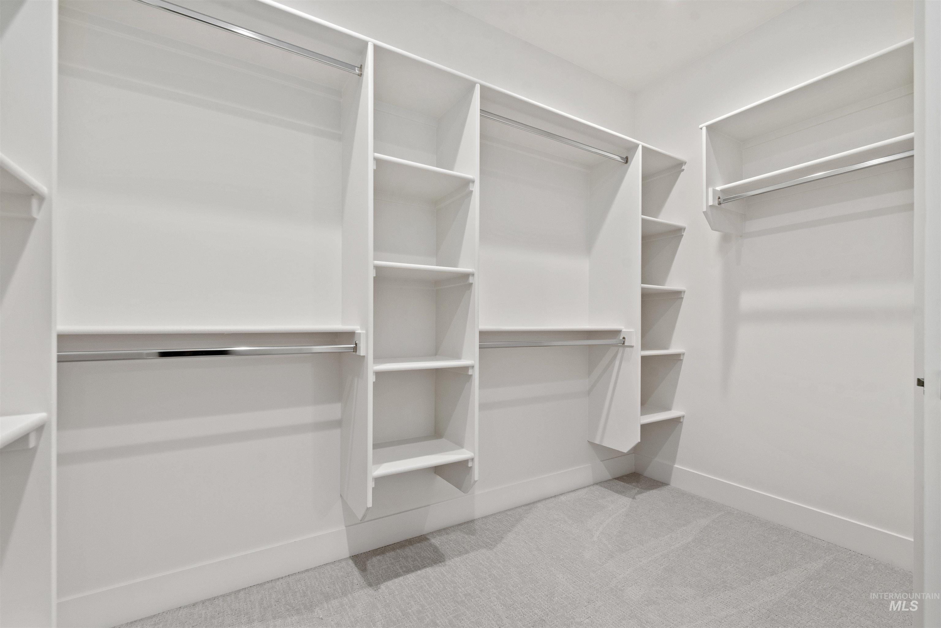 2129 E Blakehurst St