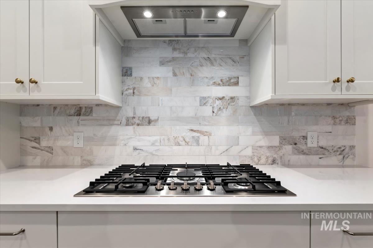 2085 E Blakehurst Ave