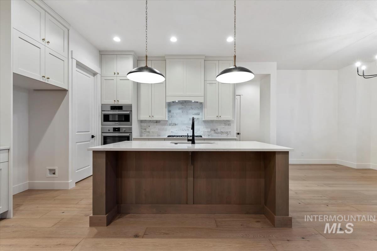 2085 E Blakehurst Ave