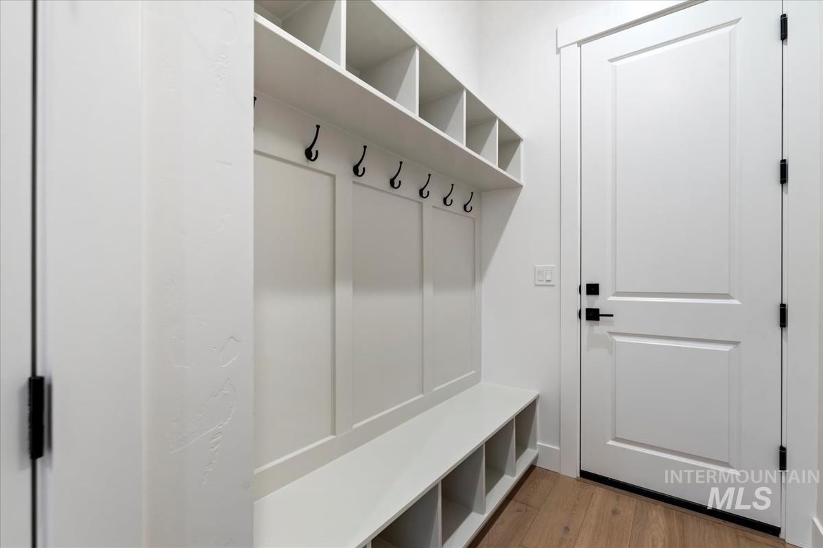 2085 E Blakehurst Ave