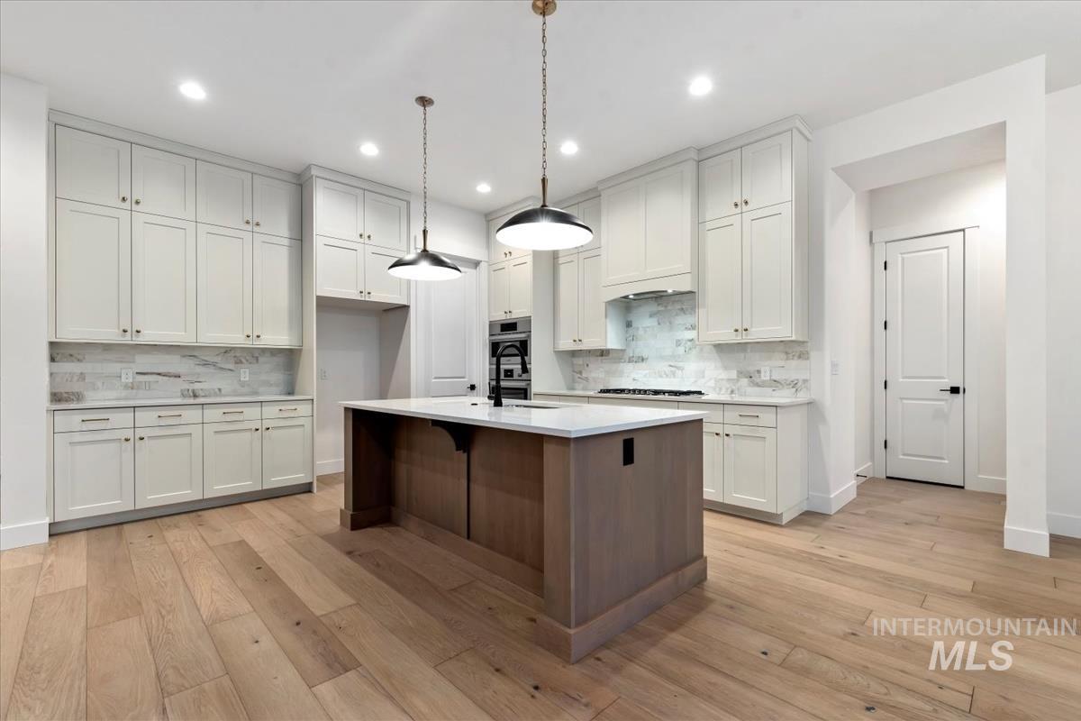 2085 E Blakehurst Ave