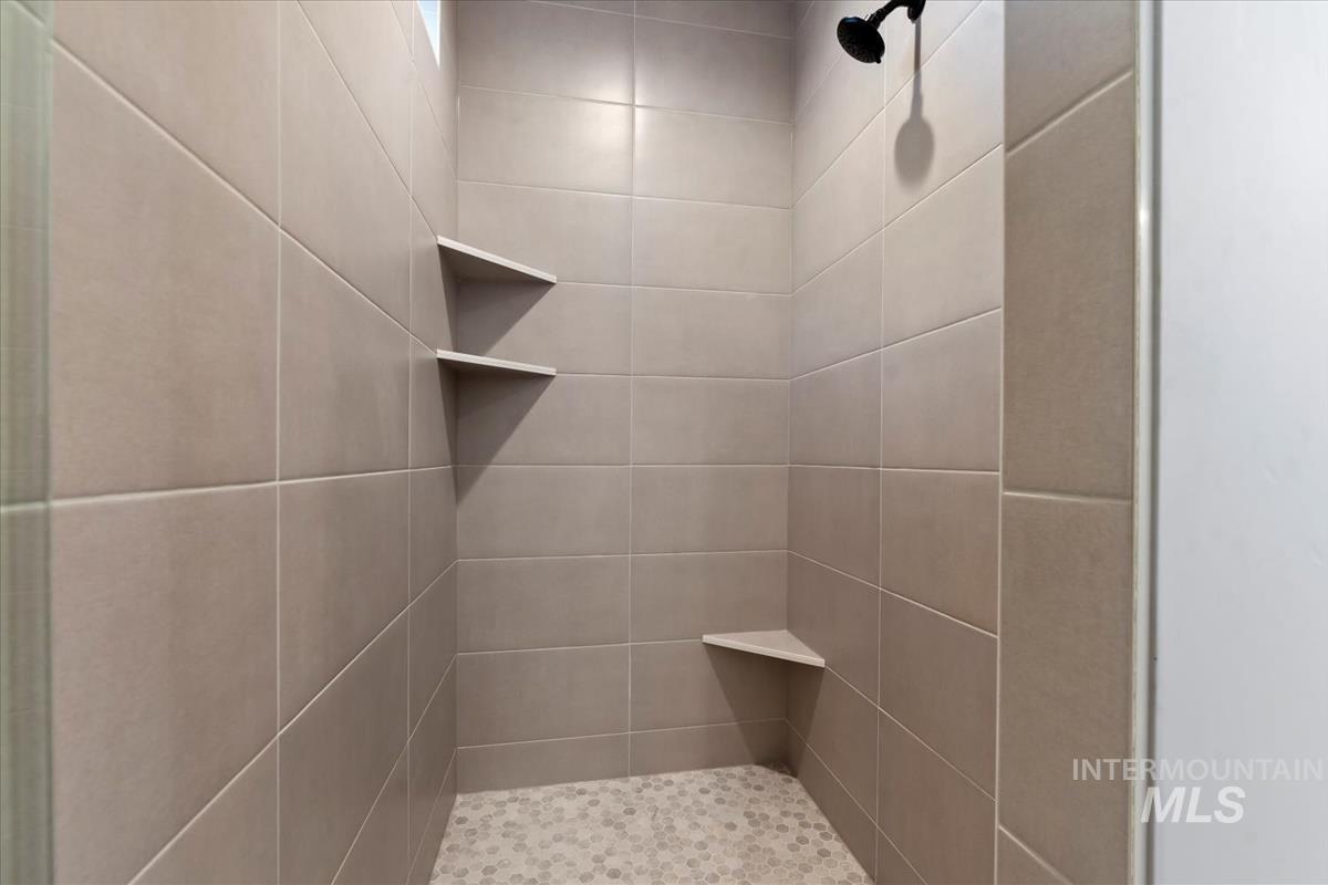 2085 E Blakehurst Ave