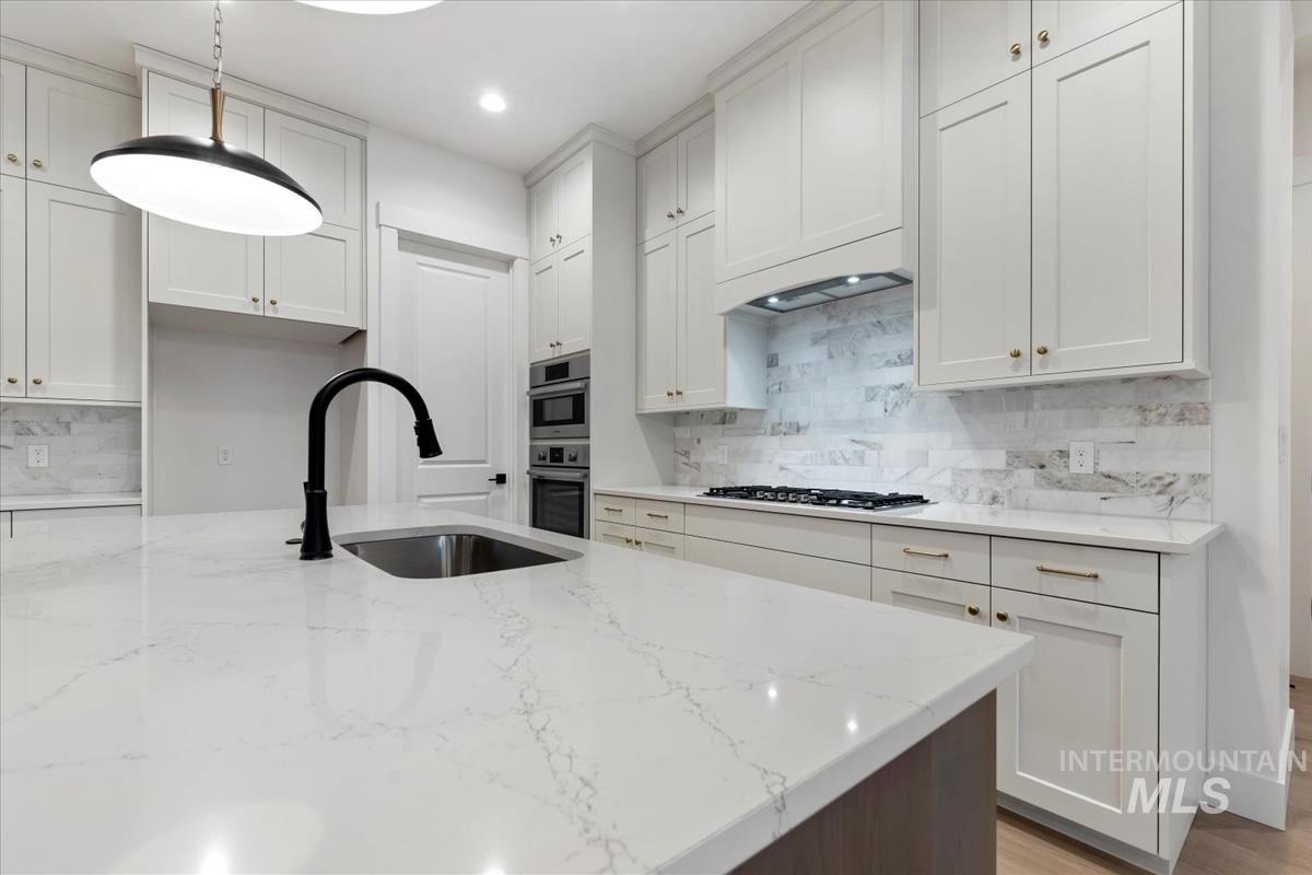 2085 E Blakehurst Ave