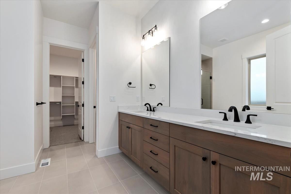 2085 E Blakehurst Ave