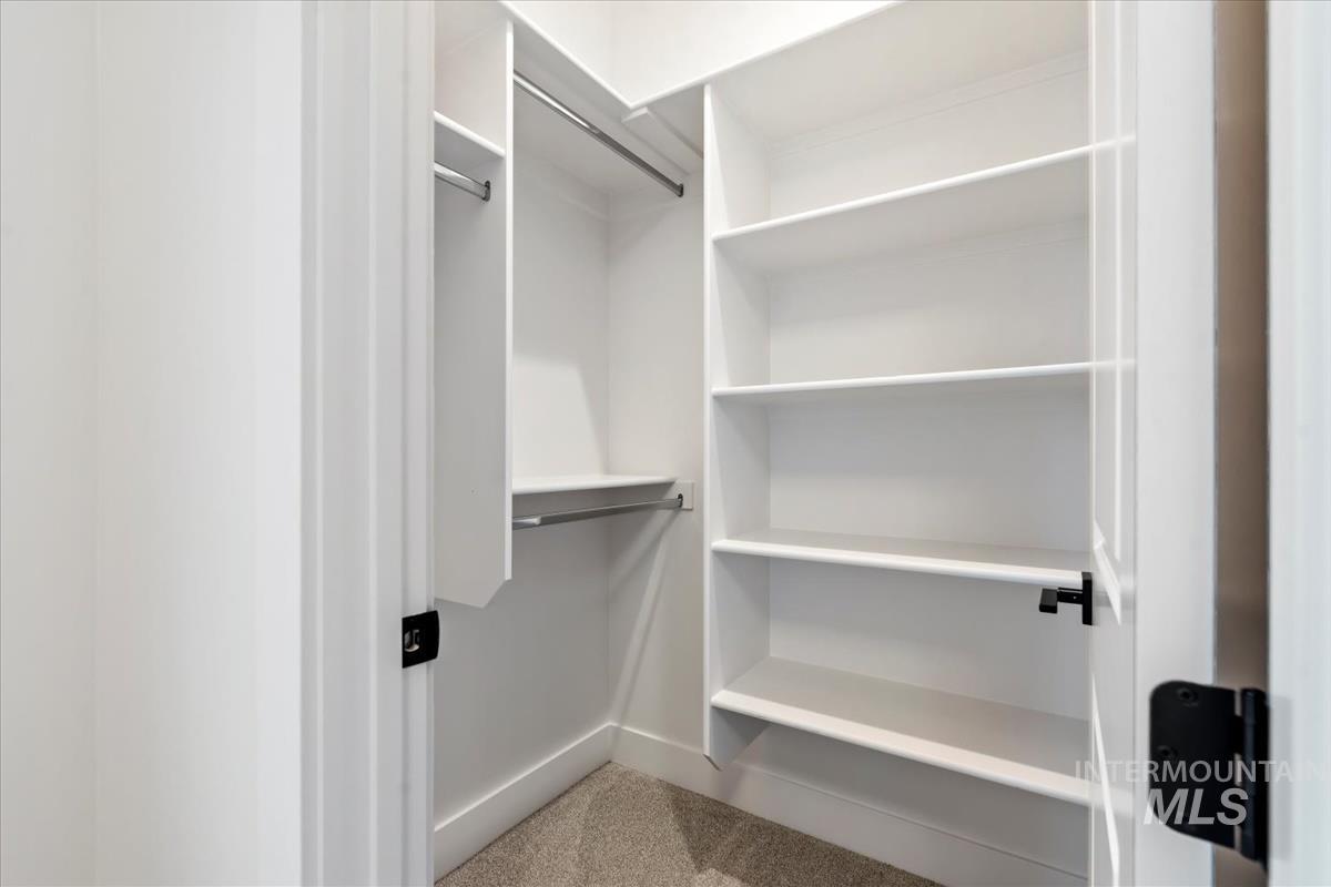 2085 E Blakehurst Ave