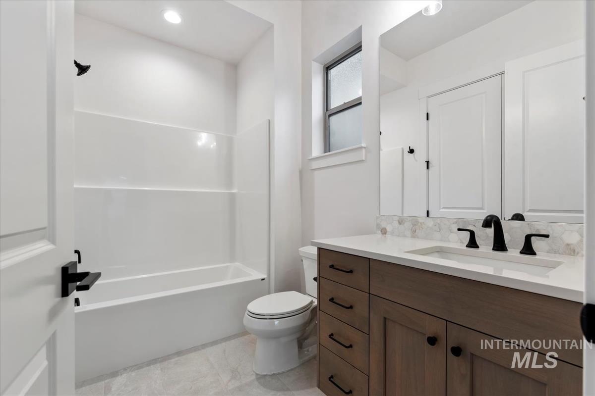 2085 E Blakehurst Ave