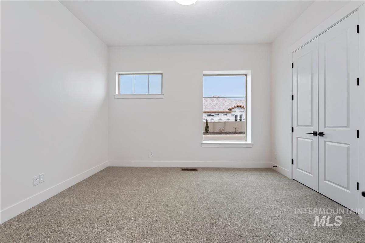 2085 E Blakehurst Ave