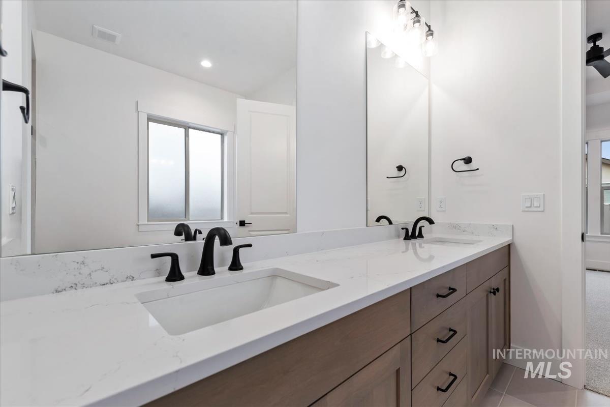 2085 E Blakehurst Ave