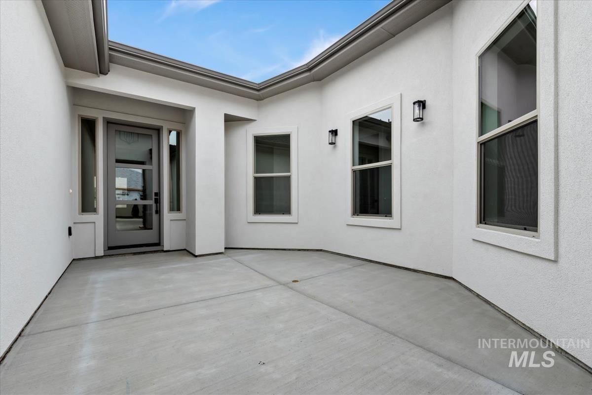 2085 E Blakehurst Ave