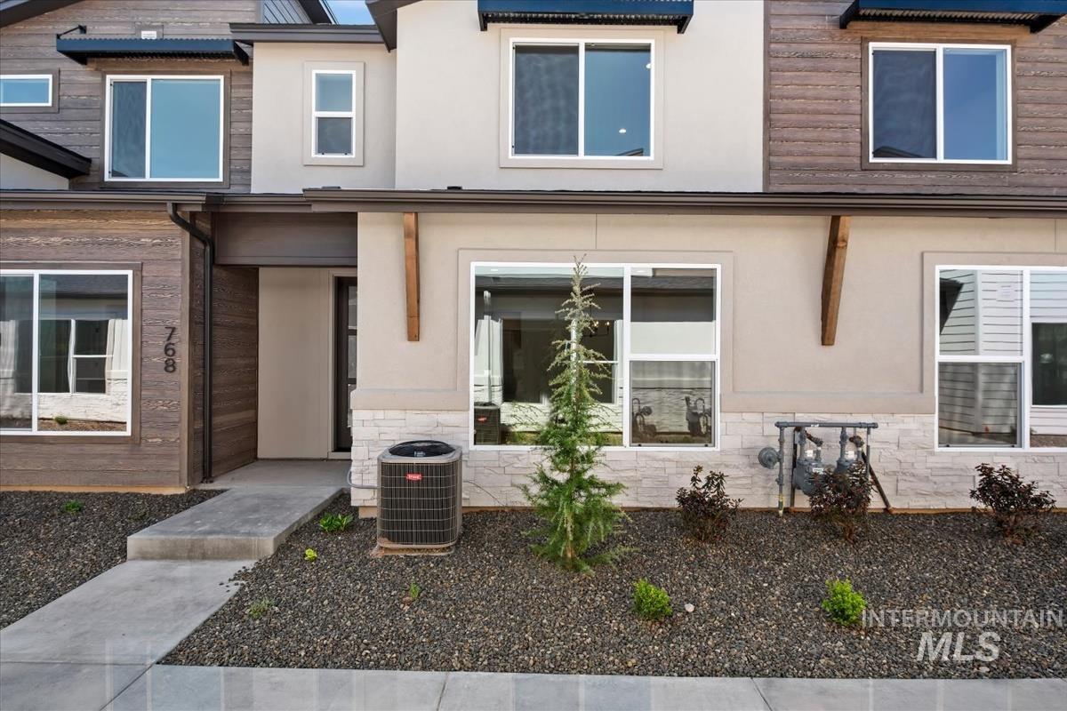 768 S Calhoun Ln.