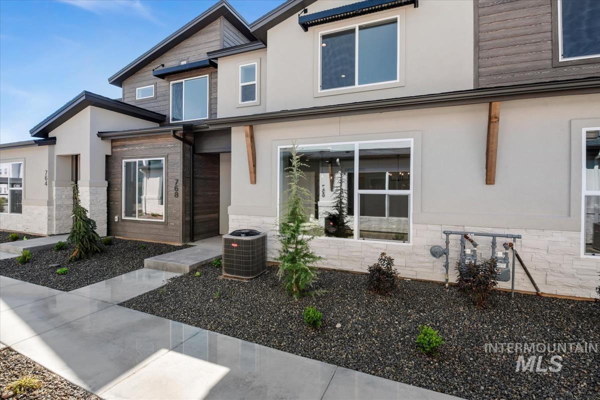 768 S Calhoun Ln.