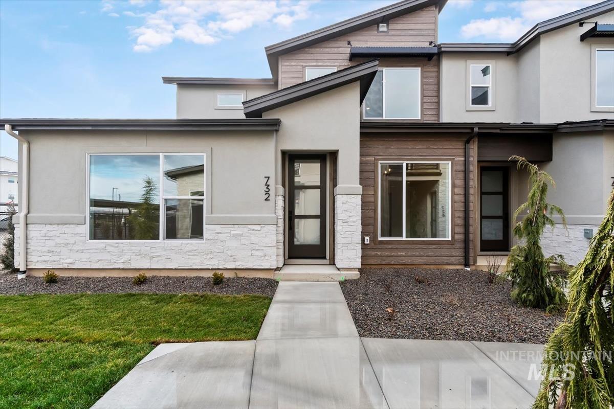 732 S Calhoun Ln.
